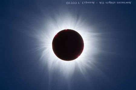 Eclipse Solar: : coroa solar Com o eclipse do disco solar (fotosfera), a atmosfera do Sol tornase visível.