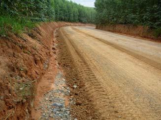 rodoviário (8,6 t) (2) circulação de equipamentos sobre esteiras