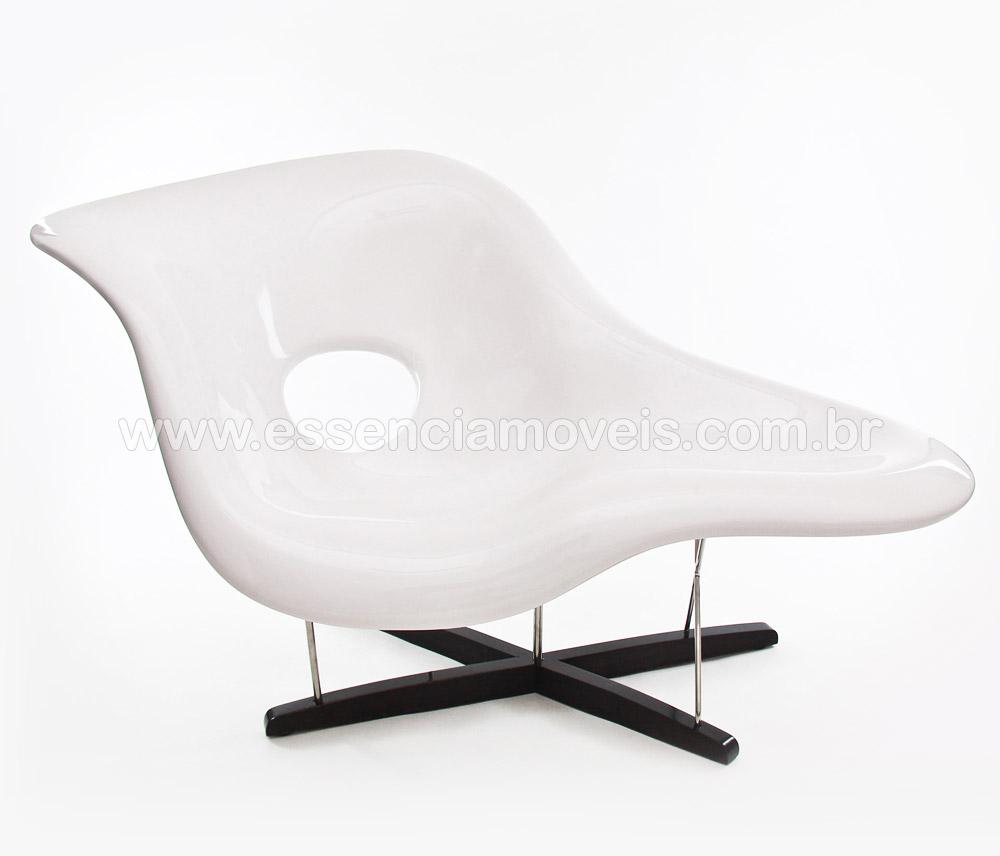 La Chaise Cores Charles e Ray Eames 83 largura x 87 altura x 150 profundidade