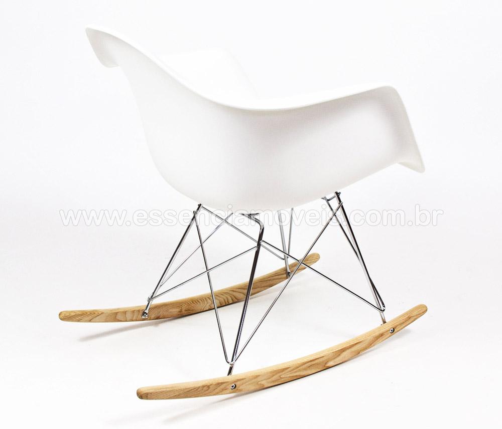 Cadeira DAR Balançø Cores Charles Eames 63 largura x 70 altura x 62 profundidade