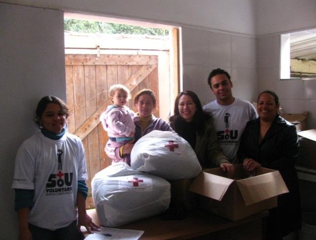 Mutirão de doações: No dia 18 de junho, a Cruz Vermelha de São Paulo recebeu a equipe do grupo Sukyo Mahikari para realizar um mutirão de triagem das doações da