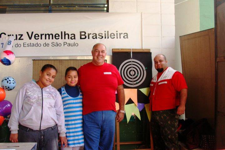 5) Atividade comunitária A Cruz Vermelha de São Paulo recebeu a visita do professor Victor Hugo Bigoli, docente da Faculdade de Saúde e coordenador de Projetos de Extensão do Instituto Metodista de