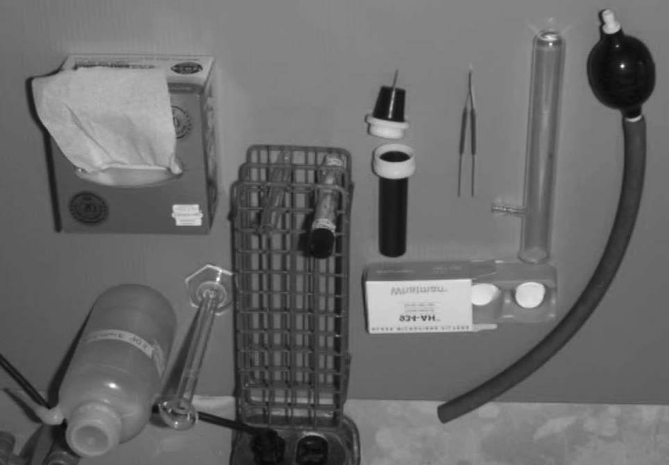 3 A unidade de filtração de extrato, previamente enviada pelo BMLP (cilindro de plástico preto com suporte para filtro, tubo de ensaio com conexão para bomba de vácuo manual), deverá ser