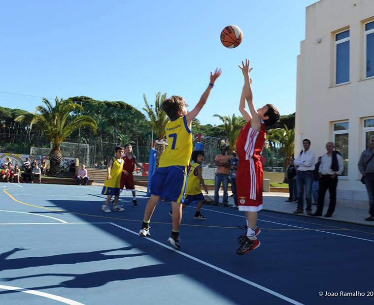 anos de Minibasquete e a partir dos 12 anos de basquetebol.