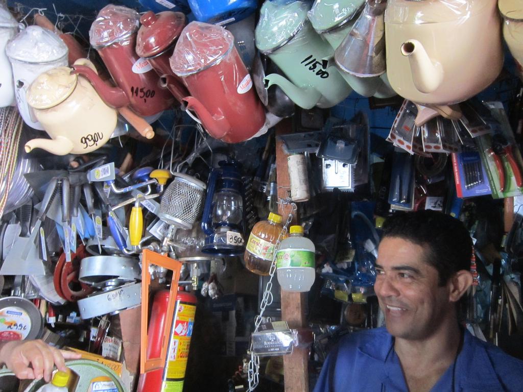 Mercearia do destaca pela variedade Peixeiro se tradição e Uberaba é uma cidade cheia de comércio tradicional e dos negócios que passam de geração para geração.