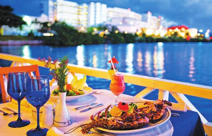 CANCÚN E RIVIERA MAYA 19 Restaurantes recomendados Lorenzillos Cancún Lorenzillos $$$ À beira da lagoa, é a melhor opção de Cancún para comer lagostas e frutos do mar.
