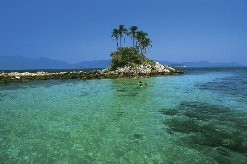 Uma ilha deserta, uma praia bonita e a vegetação tropical formam um cenário dos sonhos para qualquer casal, ainda mais quando o assunto é uma viagem de lua