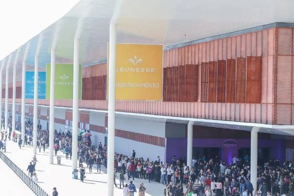 15 PAINEL AÉREO Passagem obrigatória dos visitantes; Material de grande impacto; Localização privilegiada; Grande fluxo de