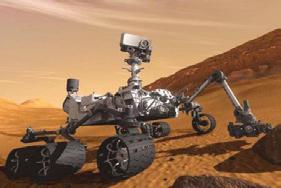 Um símbolo renasce: o novo World Trade Center é inaugurado. A ciência coloca um jipe-robô em Marte.