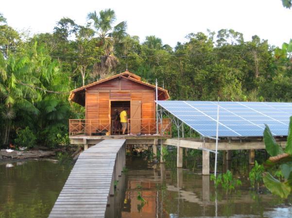 híbrido (Solar+Eólico) coletivos 73 famílias beneficiadas Disponibilidade mensal de 45kWh/UC Instalação em