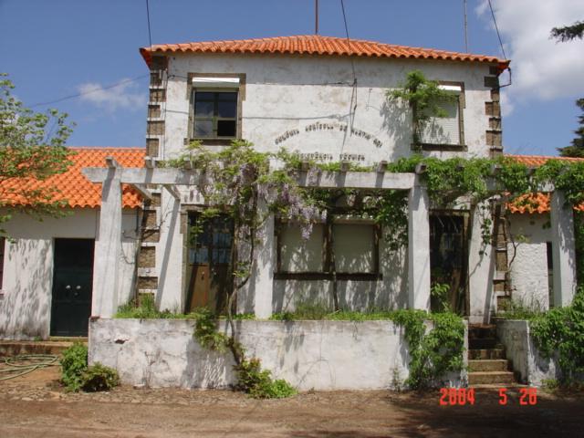 UNIDADE EXPERIMENTAL DA COLONIA AGRICOLA DE MARTIN REI Em 1988 a Câmara Municipal de Sabugal cedeu à DRABI terrenos e instalações agrícolas para a criação da Unidade Experimental, tendo como