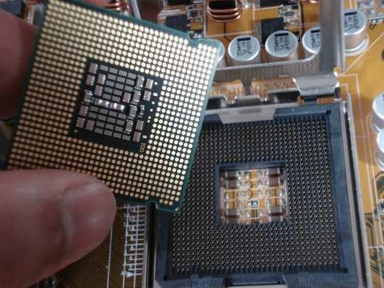 O Athlon X2 e o Phenom X4 serão possivelmente os últimos processadores Intel/AMD para micros PCs a utilizarem o formato tradicional, com pinos.