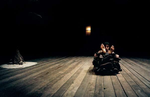 A It i n e r â n c i a No âmbito da co-produção com o Teatro Nacional S. João, Quarto Interior estreou no Teca (Porto) em Maio de 2006, com um ciclo de nove apresentações.