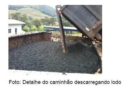 UMIDADE Durante o processo de compostagem, ocorre perda de água para o meio ambiente, em função da produção de calor originado pela atividade microbiana.