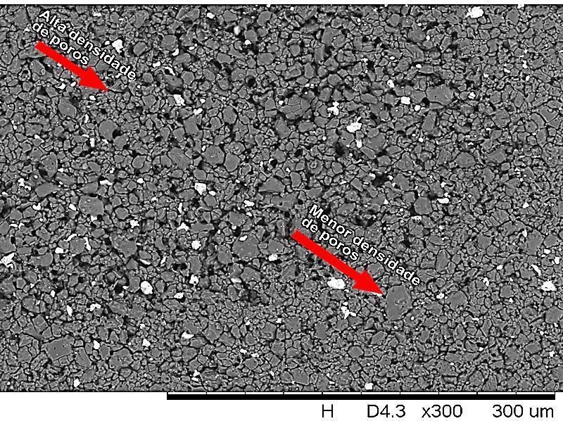 64 Figura 27: Micrografia de amostra de F1 sinterizada a 1600 C. Fonte: autor.