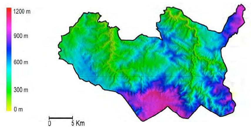 V - ENQUADRAMENTO GEOMORFOLÓGICO Em termos geomorfológicos, o Geoparque de Arouca ocupa uma área marcadamente montanhosa, entalhada por vales muito encaixados, com altitudes dominantes entre