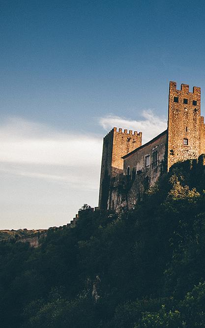 Outras regiões associadas que despertam interesse 14 Para os turistas, sejam portugueses ou não, ir a Óbidos significa também conhecer a região envolvente.