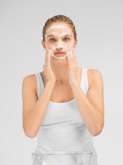 MODO DE LIMPEZA O Modo de Limpeza do LUNA 2 professional remove 99,5% da sujeira e óleo*, bem como resíduos de maquiagem e células mortas da pele. 1.