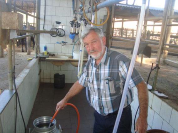 Após se aposentar, o professor José Francisco Gomide viu a atividade leiteira como uma boa