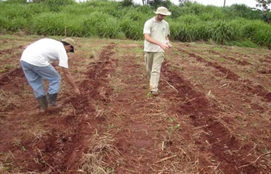 estar apta para algum uso produtivo em condições de equilíbrio ambiental.