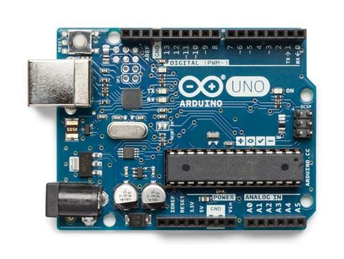 1 Perspectiva Histórica 2005: IoT foi relacionada a Redes de Sensores Sem Fio (RSSF) (do inglês Wireless Sensor Networks WSN) 2005: nasce o Arduino 2008 e 2010: