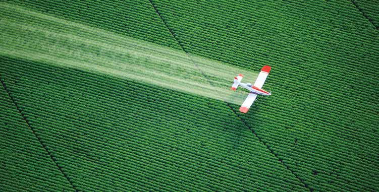 Agroindústria A Braskem conta na sua linha de solventes com produtos específicos para o agronegócio em aplicações como agrodefensivos, extração de óleo vegetal e desidratação de álcool.