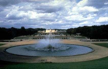 Jardin du Palais de Versailles (1668/85) André Le Nôtre (1613-1700) O JARDIM BARROCO estabelecia-se como uma