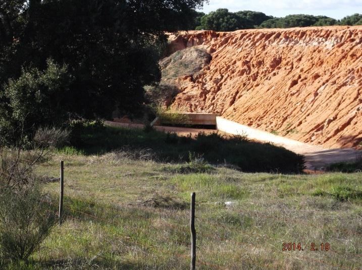 Coordenadas: 38º06.3535 N 008º18.4322 O localização: EN 259, km 25.