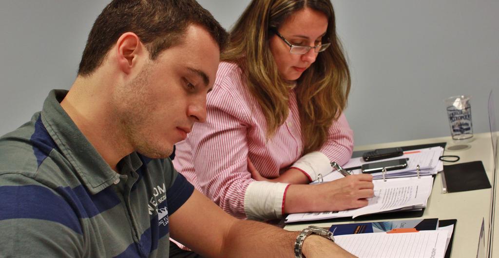 Corpo docente altamente qualificado e comprometido com a transformação dos participantes.