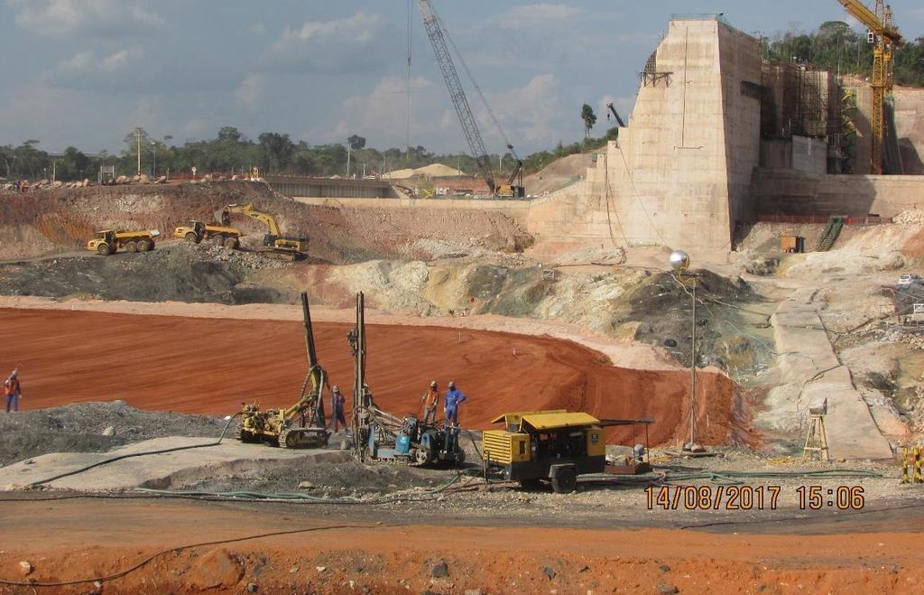 BARRAGEM DE TERRA CORTINA DE INJEÇÃO - FUROS