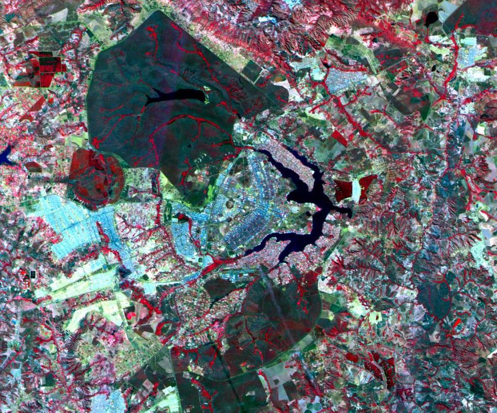 Observação da Terra: Exemplo (cont.) Sensor: CCD Data: 31/07/2000 Legenda: Plano Piloto de Brasília e seu contorno gravado pelo Satélite CBERS em 31 de julho de 2000.