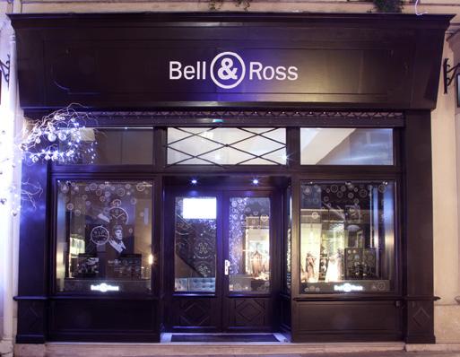A Bell & Ross EM SINTONIA COM O MUNDO Em perfeita sintonia com o seu tempo, a Bell & Ross é a primeira marca de alta relojoaria a aliar luxo e Internet, ao criar uma loja online, sem descurar o seu
