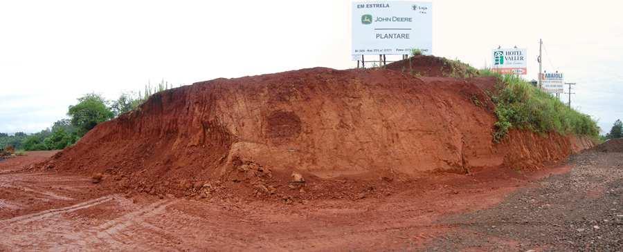 NOVAS OCORRÊNCIAS - 2 Durante as viagens que faz, o geólogo automaticamente passa os olhos nos cortes do terreno ao longo da estrada para ver se não há algo