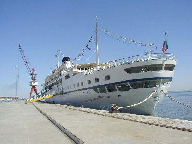 Navio FUNCHAL GT 9 563 LOA 158.