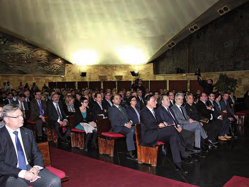 Luis González Romo, e os beneficiários da convocatória 2016-2017 do programa de bolsas para realizar masters oficiais nas universidades de Castilla y León.