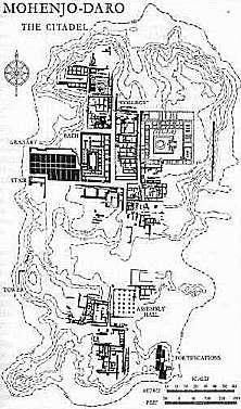 O traçado uniforme da cidadela de MOHENJO- DARO e as ruínas de construções em ladrilho (cerâmica artesanal) e adobe (tijolos de barro cru) apontam para uma civilização