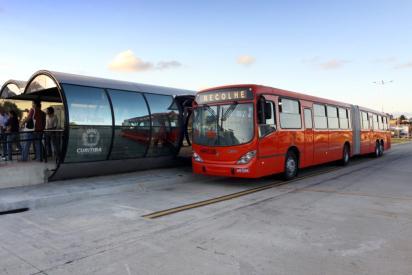 (BRT), duas vias marginais com 3 faixas de circulação cada, uma em