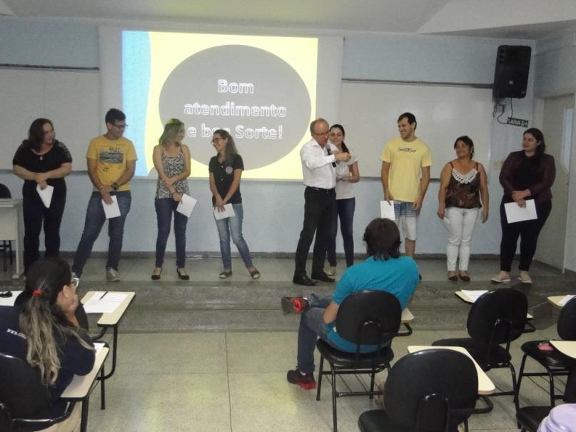 mandioca), sobremesa ( sorvete, bolo e brigadeiro) e pipoca. Também, foi entregue um presente a cada criança, num total de 90 crianças e uma cesta com artigos de natal a cada família, sendo 40 cestas.