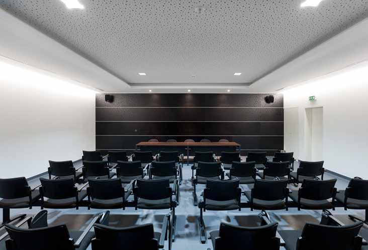 The Centro Cultural da Gafanha da Nazaré is also a privileged space for the realization of various kinds of seminars, lectures and conferences, featuring a Conference Room with capacity for 50 people.