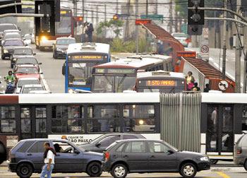 Desafios dos órgãos gestores Priorizar o transporte público no