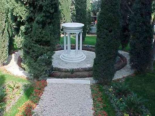 Passado Grécia Os jardins possuíam características próximas das naturais, fugindo da simetria dos egípcios.