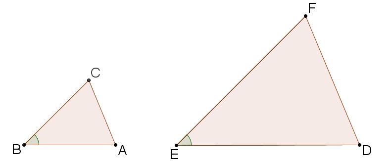Sendo os ângulos indicados congruentes, pode-se afirmar que os triângulos são semelhantes. Neste caso a semelhança é identificada como AA (ângulo ângulo).
