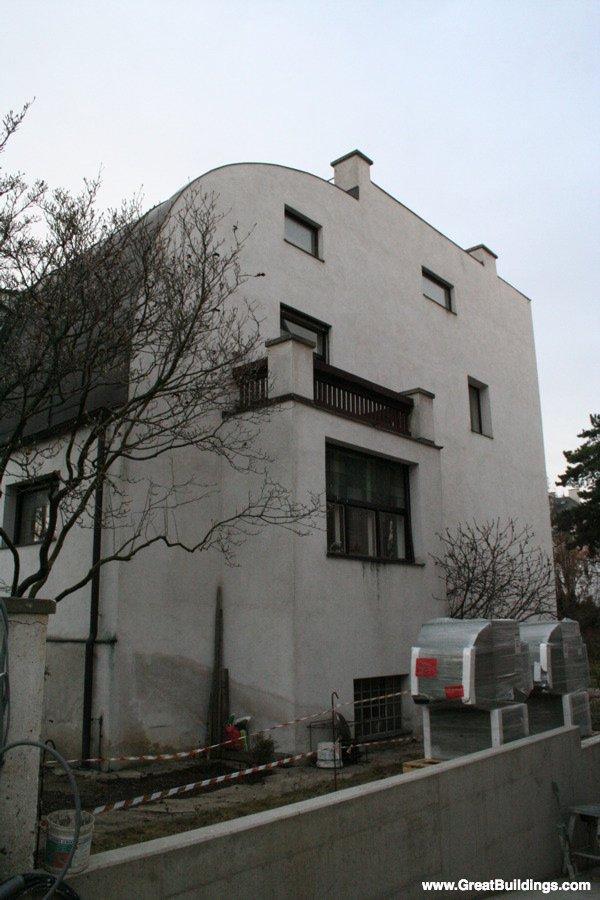 Casa Steiner Adolf Loos (1910) Casa Steiner Adolf Loos (1910) Suas fachadas em concreto,