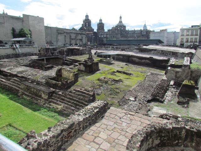 ARQUITETURA Fundaram a cidade de Tenochtitlán.