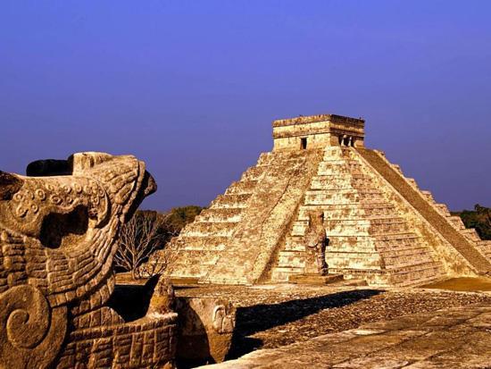 As enormes pirâmides eram utilizadas para cultos religiosos e sacrifícios humanos.