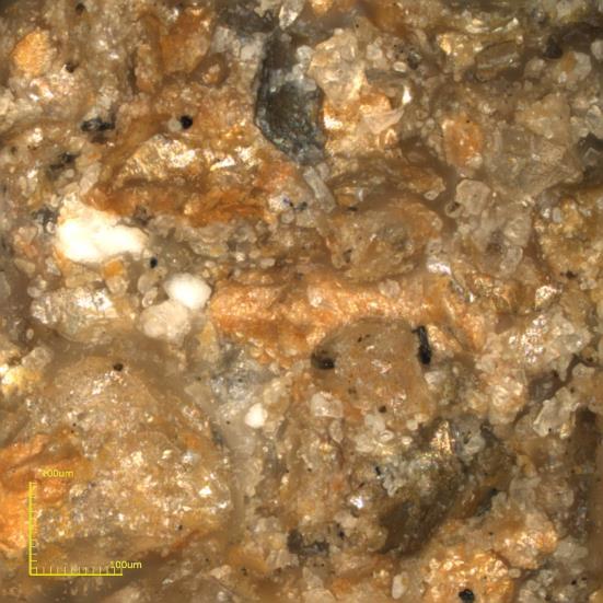 Pode ser observado que a massa cimentícia incorporada com 10% de resíduo de lama de cal apresenta aglomerados do resíduo na região próximo às pastas de