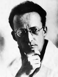 Uma brilhante solução foi então encontrada por Erwin Schrödinger (contribuições posteriores de Paul Dirac).