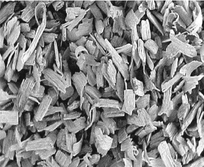 Empregou-se o adesivo à base de uréia formadeído, o mais usua na indústria de produtos derivados da madeira.