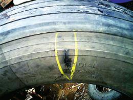 Solicite ao seu fornecedor que inspecione o pneu para determinar se é reparável.