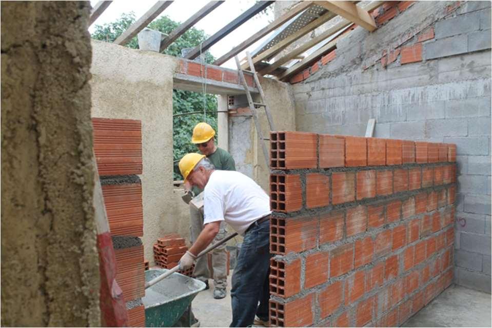 Estar protegido em caso de acidente ou doença sofridos ou contraídos no exercício do trabalho voluntário (Seguro); Participar em sessões de esclarecimento e formação sobre áreas do seu interesse no